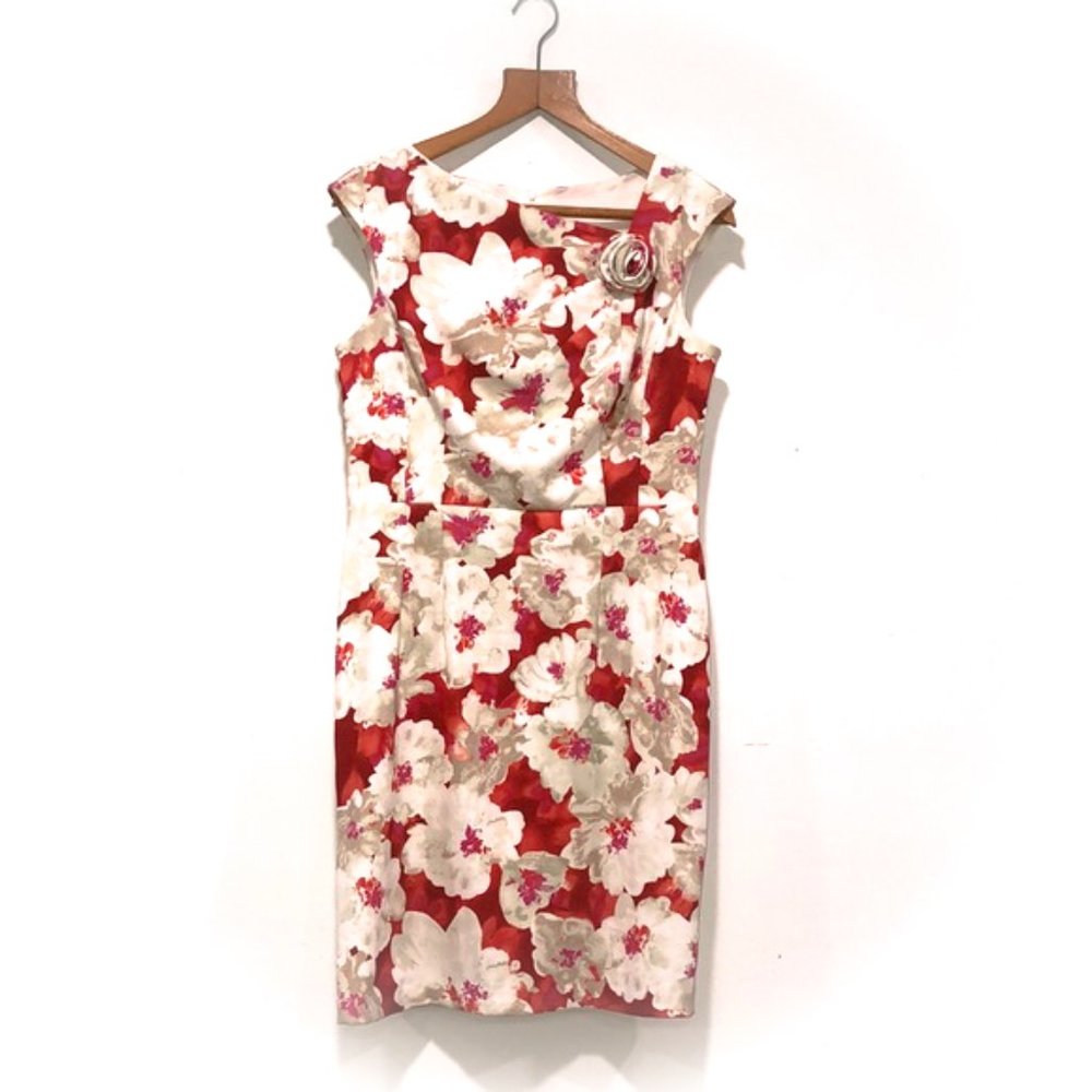 Designer cut-out label dress w/ lovely flower 🌺
